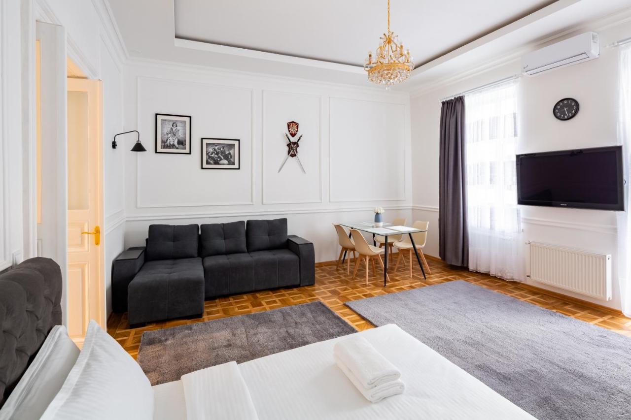 Alfa Apartments Grushevskoho 7 Lwów Zewnętrze zdjęcie